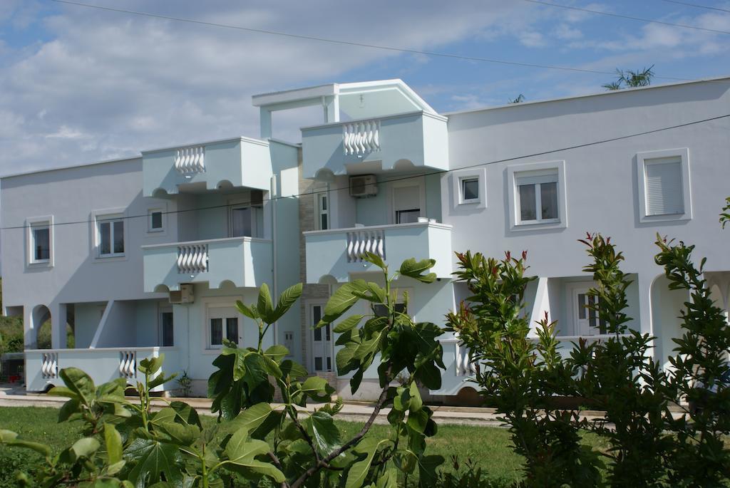 Apartments Toka Petrcane Exterior foto